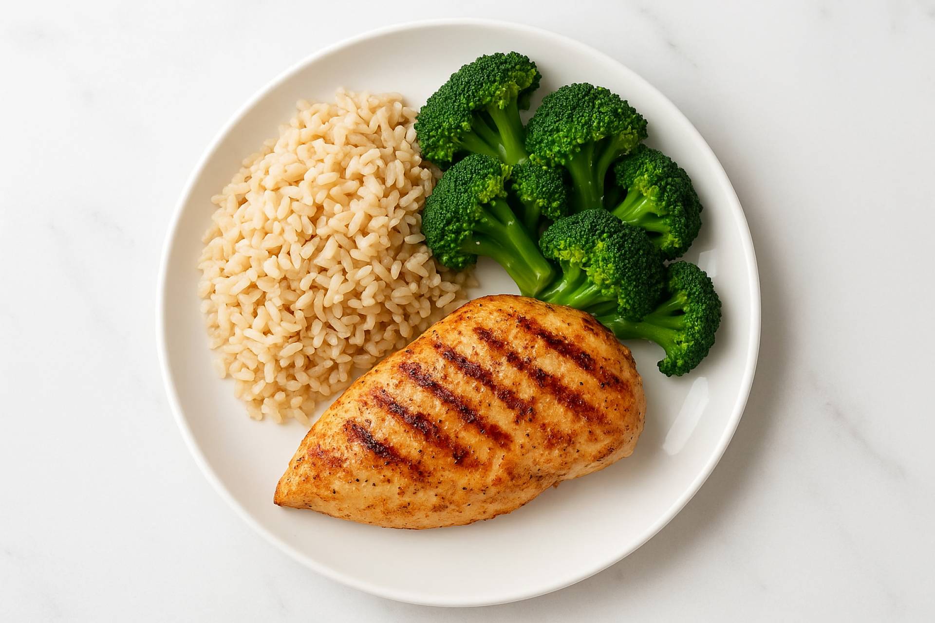 Chicken Capresse con arroz integral y broccoli